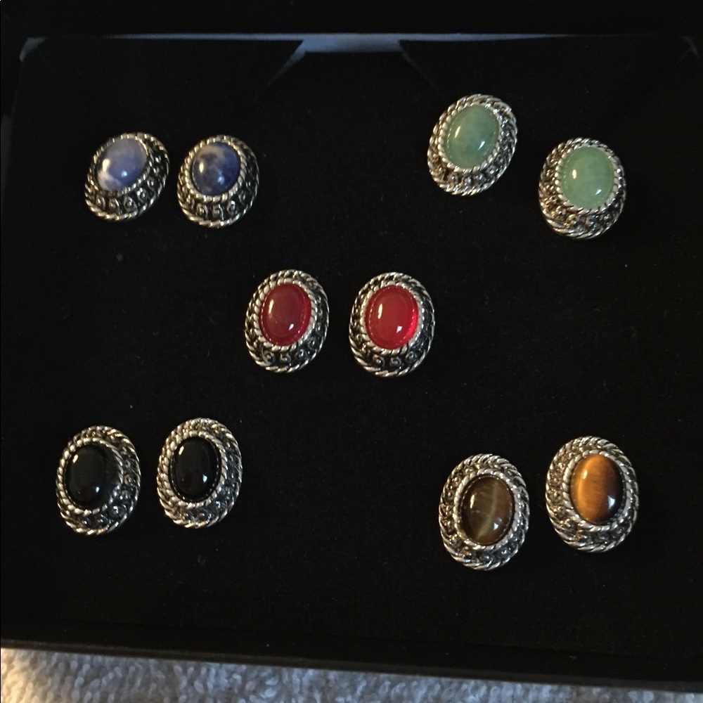 Pierced earrings set